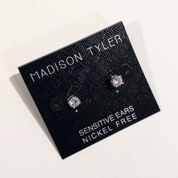 Elegant Silver tone Sparkling Crystal Stud Earrings - Women's Fashion Jewelry - Picture 3 of 7